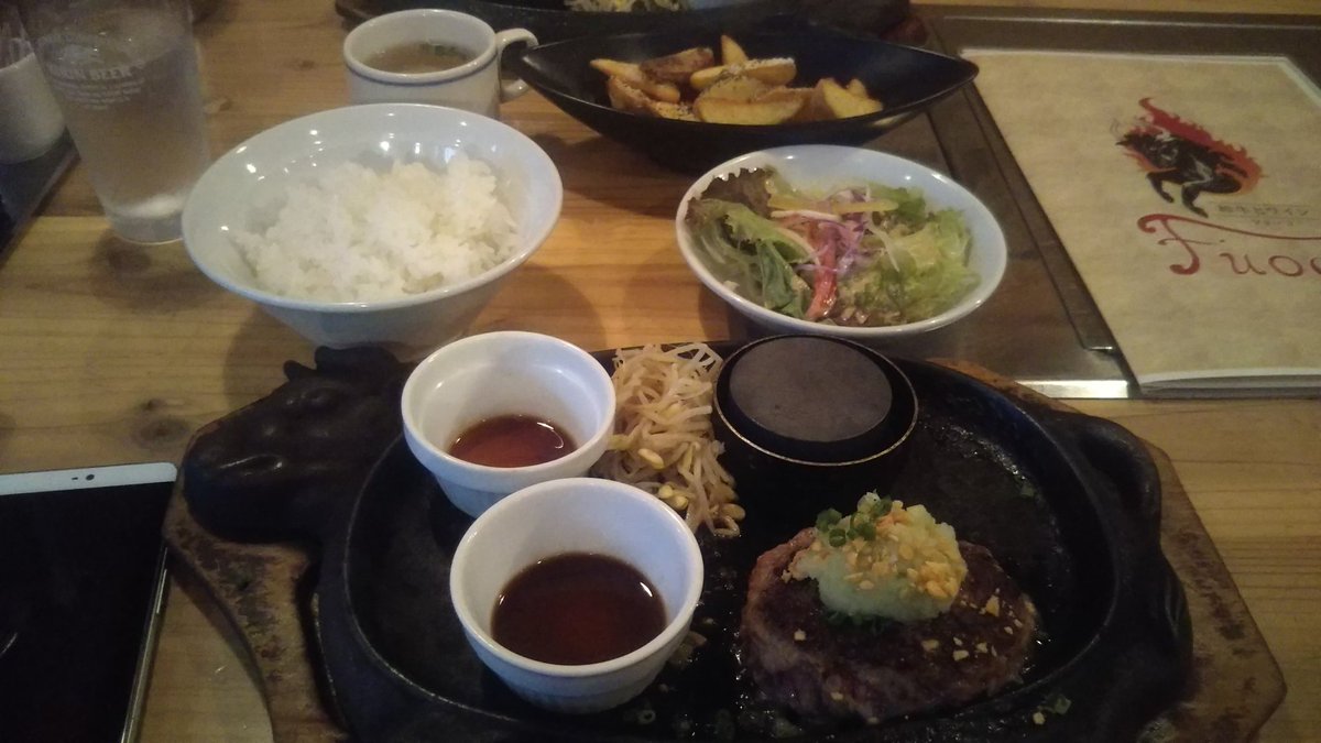 CynosKiyo's tweet photo. 昼ごはんテロ!
久しぶりに��の棚の
#Forco で朝挽黒毛和牛バーグと
トリュフ塩とチーズのフライドポテトいただきます!(* ̄∇ ̄*) https://t.co/cZJvsHVjpd