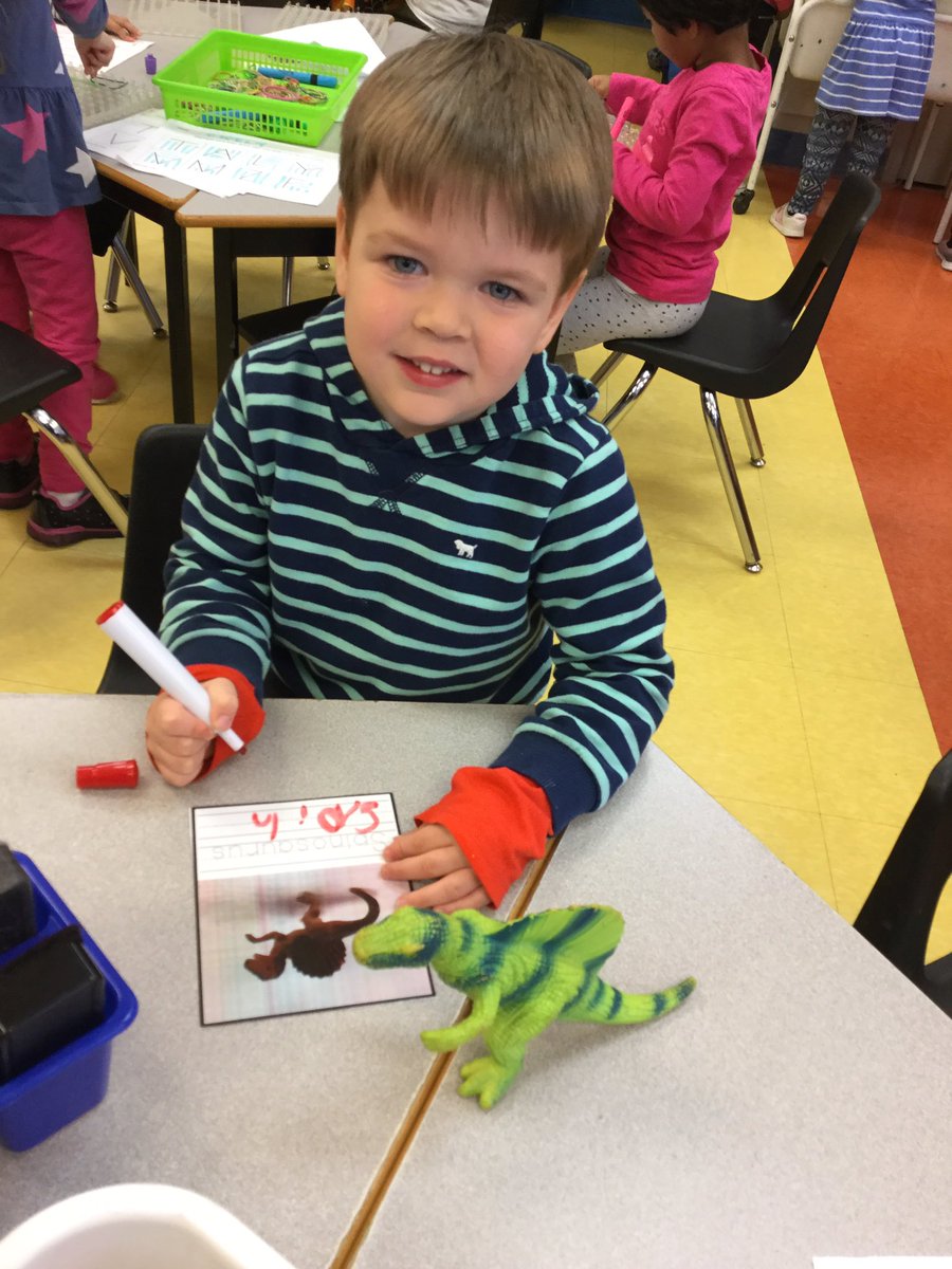 MrsCISmith2's tweet photo. We love learning about dinosaurs! https://t.co/bv0eemkYyI