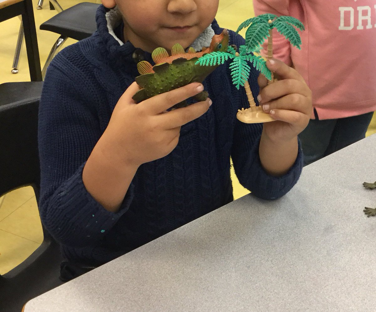 MrsCISmith2's tweet photo. We love learning about dinosaurs! https://t.co/bv0eemkYyI