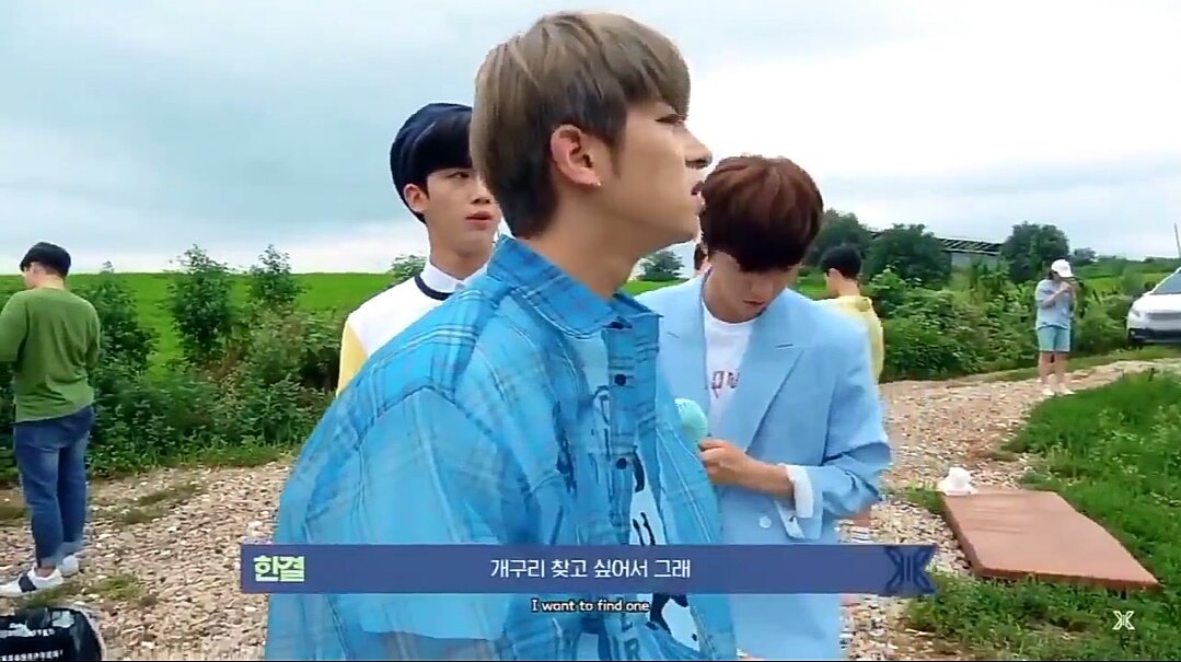 dailyhangyul's tweet photo. Congratuations Lee Hangyul for finally catching a frog 

#MAMAVOTE #x1 https://t.co/mCK8eKGReq