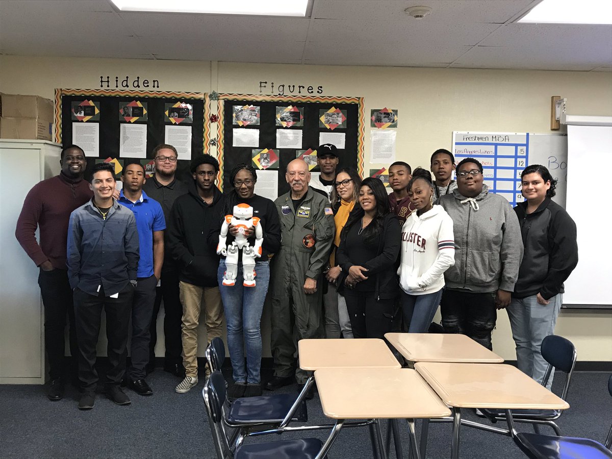tbryant0115's tweet photo. #UrbanMathCollaborative Ss & parents from @CabrilloLb & @LBWilsonHigh are at their Space Mathematics orientation with @BobBarboza. UMC is happy to be partnered with the Barboza Space Center. Great things are coming! #ProudtobeLBUSD #Math #AllMeansAll #SpaceMathematics https://t.co/WNsUKOnFbo