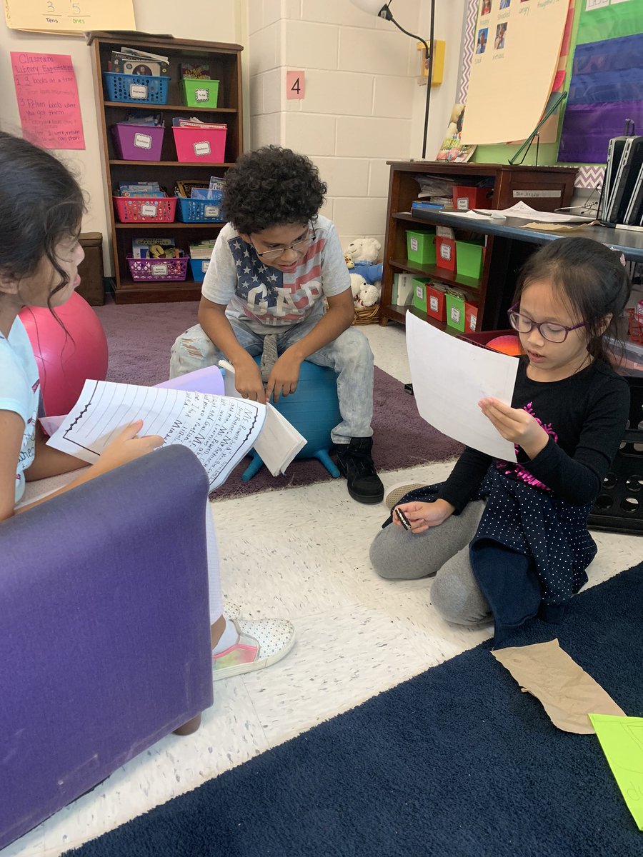Ms_Grijalva's tweet photo. 2nd grade authors celebrated their personal narratives today. We topped it off with new festive pencils. Could it get any better? @GrahamRoadES #writingisawesome #empower https://t.co/QUWvhiH8sZ