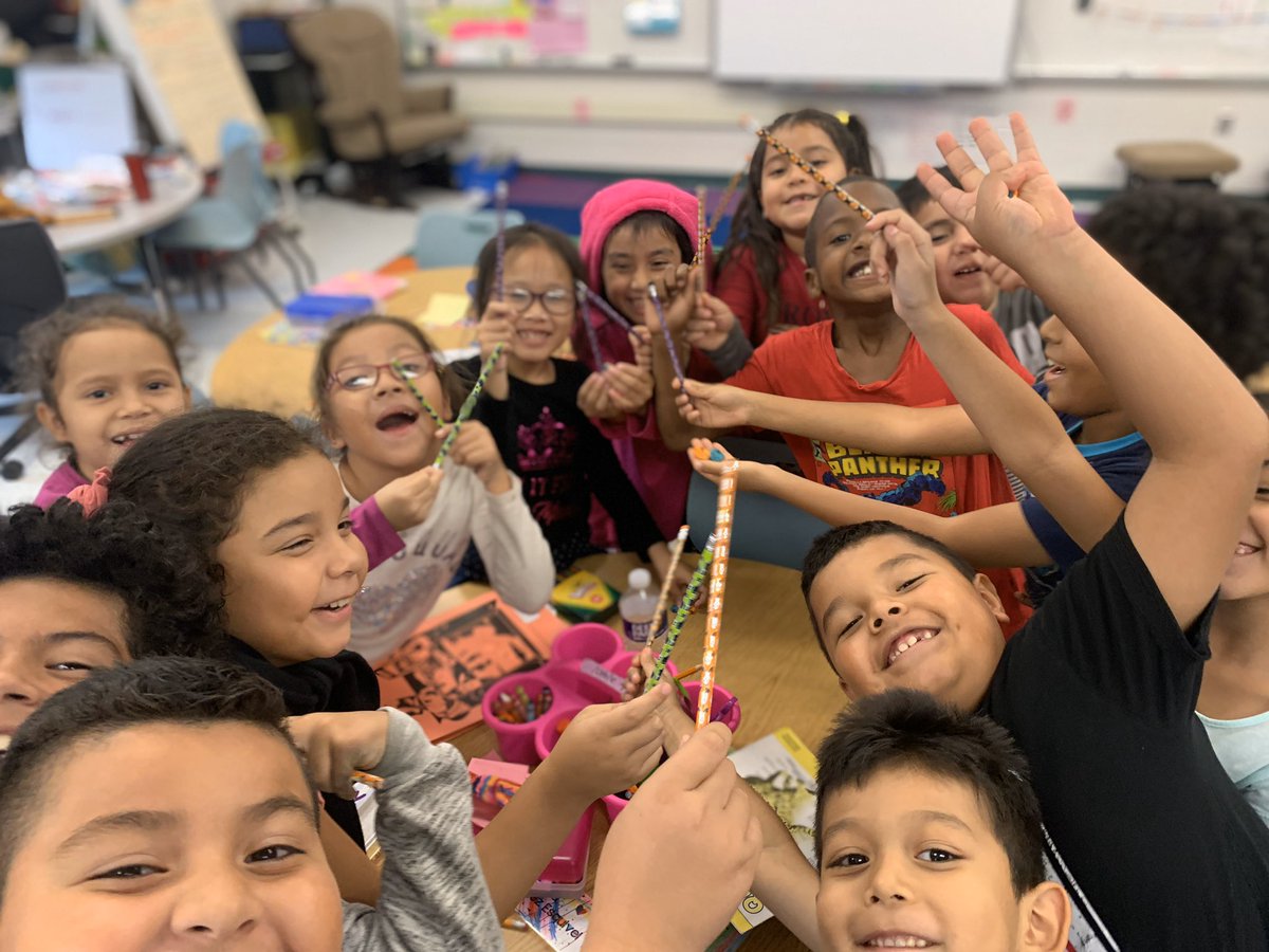 Ms_Grijalva's tweet photo. 2nd grade authors celebrated their personal narratives today. We topped it off with new festive pencils. Could it get any better? @GrahamRoadES #writingisawesome #empower https://t.co/QUWvhiH8sZ