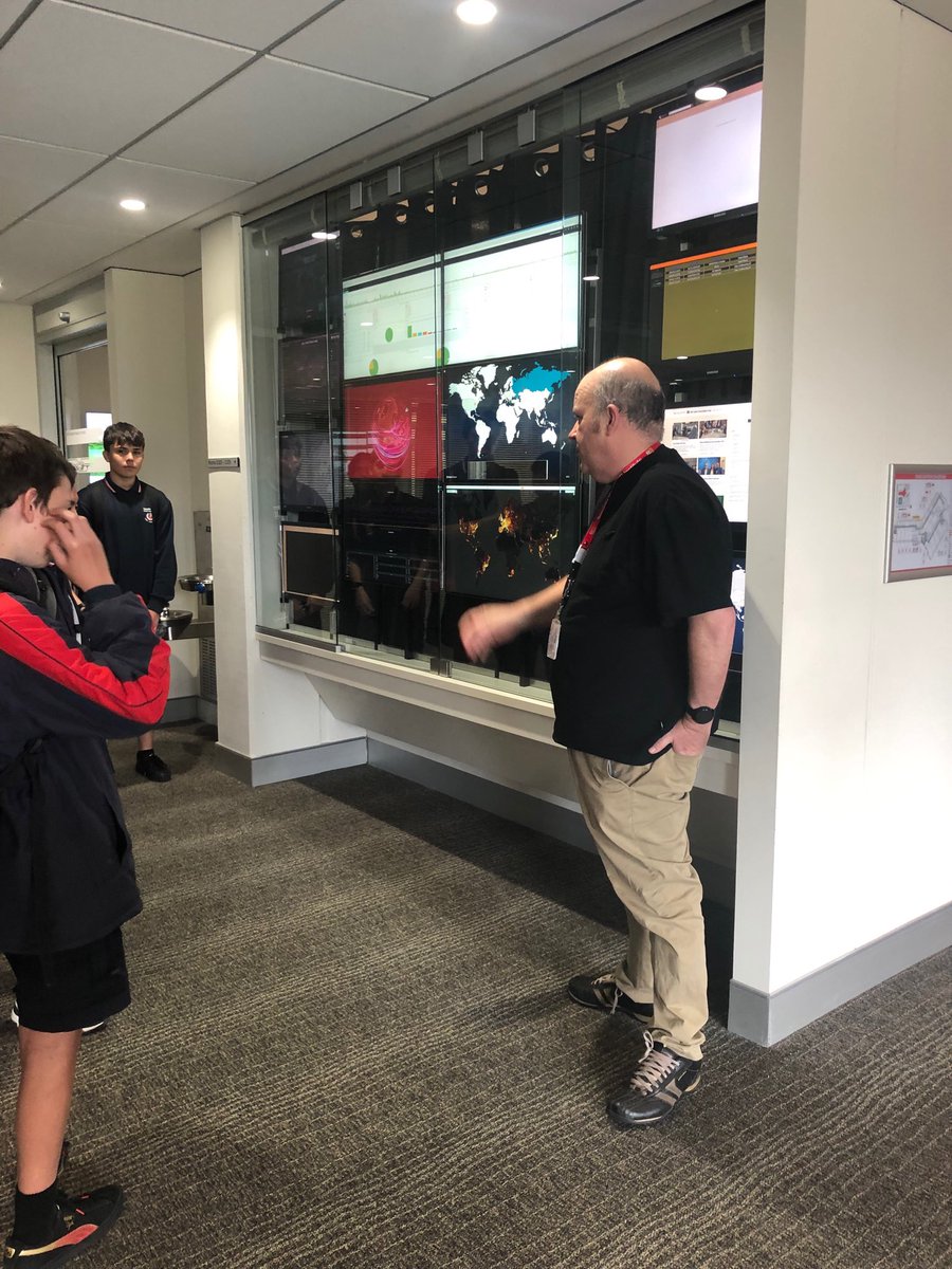 mssgellis's tweet photo. ⁦@ECUSRI⁩ ⁦@CraigValli⁩ #threatmaps #attackanddefence  #cyberawareneness #cybersecurity #bluetoothvulnerability #secureyourphones working with our high school students https://t.co/zeK2GfwGqM