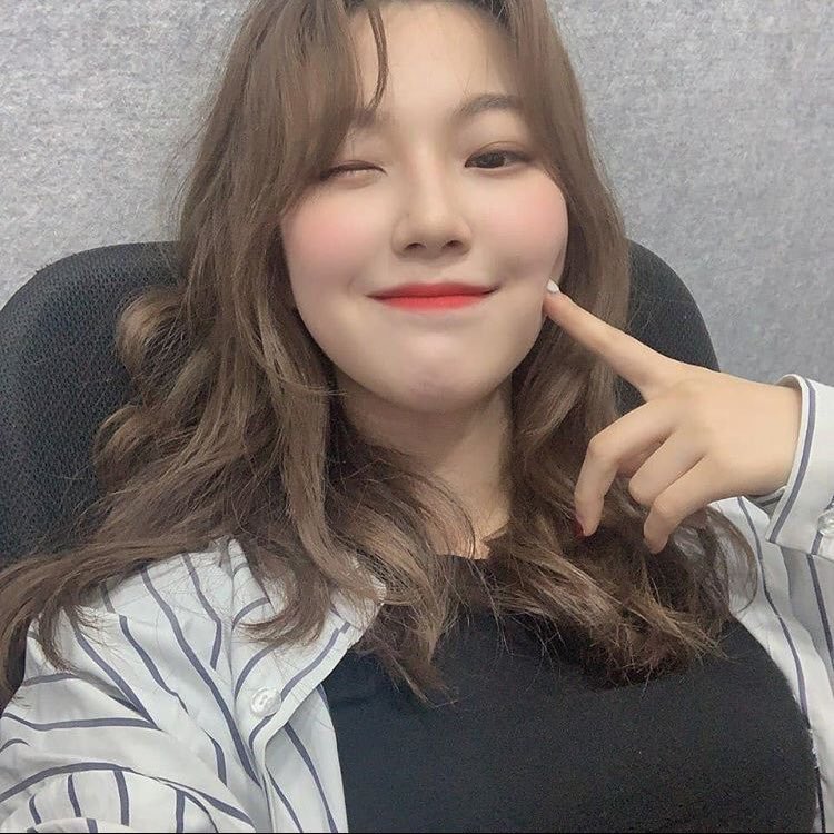 worldscheekies's tweet photo. jiheon from fromis_9 https://t.co/rDT15Nks4H