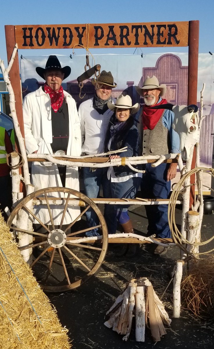 Amanda_I_Rish's tweet photo. Another fabulous @FairfieldSuisun TRUNK O TREAT π This event is AWESOME for our students and community!!! #FSUSDtrunkotreat2019 #wildwest #FSUSDpurchasing #FSUSDMaintenance https://t.co/hHOTzdUKjx