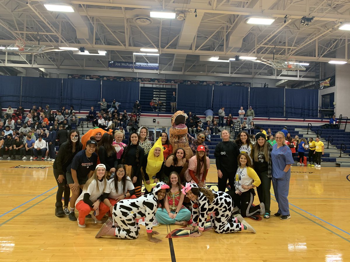 SCWarrior_SB's tweet photo. @SCWarriorsMBB played great tonight! They got the W and so did we! โBest dressed teamโ ๐. #Team47 #scDressUp #swordsup #HalloweenOnTheHardwood https://t.co/JfZIMUdniI