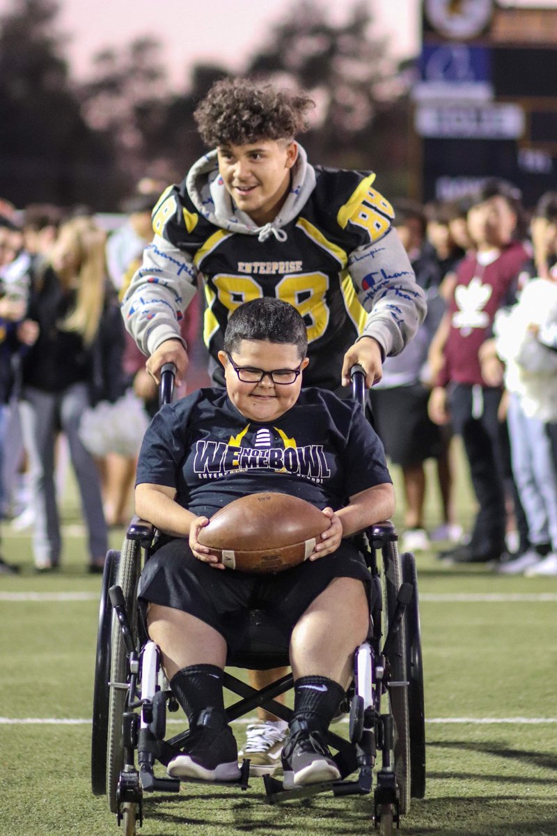 ShastaCoSports's tweet photo. Leshaun Lee carries the ball in Enterprise’s We Not Me Bowl this week. Excellent showing of character by everyone involved.
📸: Joe Ostergren
#ShasaCountySports #norcalscores https://t.co/F9UHfIAykD