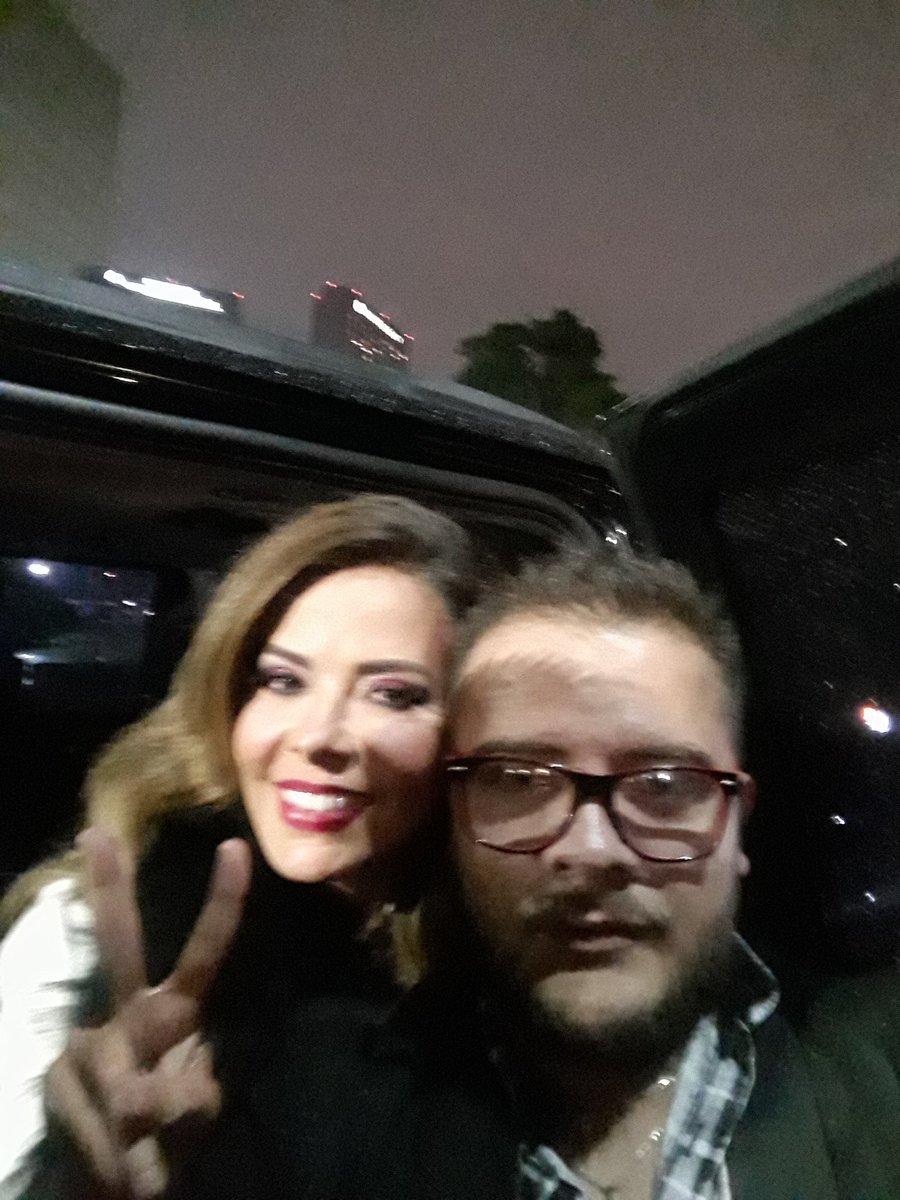 dany_cuevas's tweet photo. Mi chingonsisima @GloriaTrevi gracias x siempre dedicarnos tiempo, ya te extrañaba mucho, espero t guste tu regalito y el mameluco es para @AngelGabrielGTV espero t guste!!! Amo a tu hermosísima mami y a tenido grandes detalles inolvidables conmigo https://t.co/1A7mf9d4ot