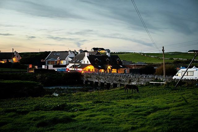 SarahMBirkett's tweet photo. Sunsets and greenery for days
__
#doolin #ireland #countyclare #travel #latergram https://t.co/PGZC4ub7KY https://t.co/8RW0pHkoUk