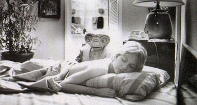 ArtofLostandCan's tweet photo. Here's a screenshot of a Deleted Lost Scene from E.T. in which he ends up finding Mary sleeping half naked in her bed, and he then proceeds to put Reese's Pieces on her pillow as an offer of love. Not much else is known about this scene other than the two still photos we have https://t.co/0cSLn3j0vj