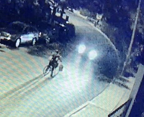 CBSLARachel's tweet photo. #OnlyOn @CBSLA: After watching our story, an auto repair shop owner realized the Mini Cooper involved in a bicyclist hit &amp; run in #SilverLake was brought to his shop. @LAPDCTD24 confirms it’s the car they’ve been looking for &amp; says the owner is an @LASchools employee. #KCAL9 10pm https://t.co/nYWBpcyidh