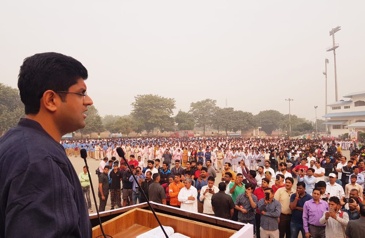 Dchautala's tweet photo. “शक्ति के अभाव में विश्वास किसी काम का नहीं है। विश्वास और शक्ति, दोनों किसी महान काम को करने के लिए अनिवार्य हैं।”

लोह पुरुष सरदार वल्लभ भाई पटेल की जयंती पर उनको शत शत नमन । #RunForUnity https://t.co/u0syvbLOgW