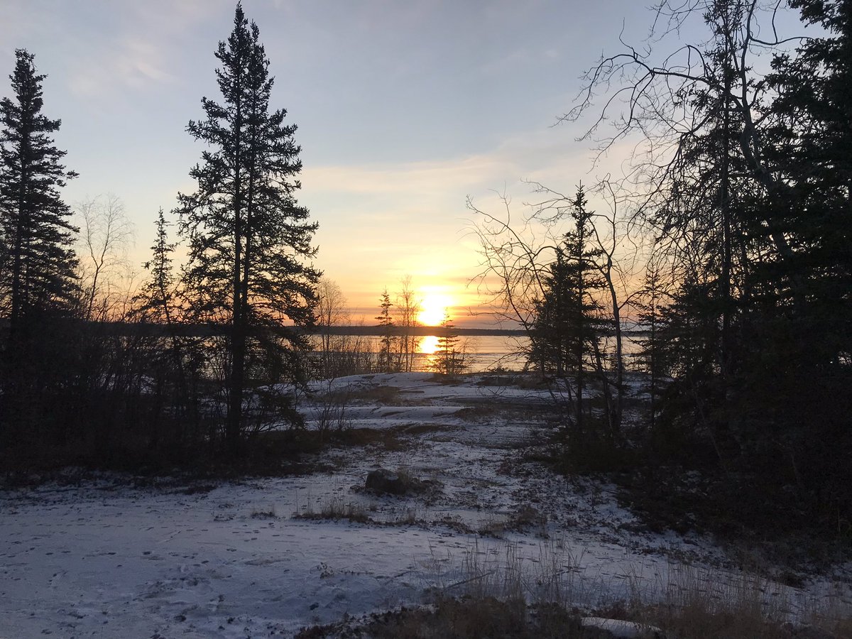 phaedradsr's tweet photo. Thankful to Bobby, Berna, John, Kelsey, Kyla &amp; Glen for welcoming the @F_Trudeau_F to #Dechinta — a research centre that delivers land-based programming on Yellowknives Dene First Nation territory. #BDeneAdventures #PETFInstitutes https://t.co/wzB1tkrpHc
