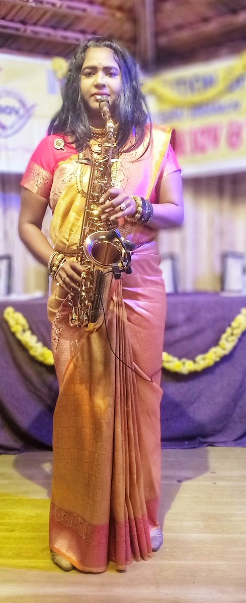 SaxSubbalaxmi's tweet photo. My recent performance for corporate gig... #LatePost #CorporateGig #SoloPerformance
#SaxophoneSubbalaxmi #SaxWithSaree #LadySaxophonist #FemaleSaxophonist #BestSaxophonist #IndianSaxophonist #TriveniSaree #LimcaBookOfRecords #PadmaBharathi #YuvaKalaBharathi #YoungMusicMastreo https://t.co/7MpYeU78zo
