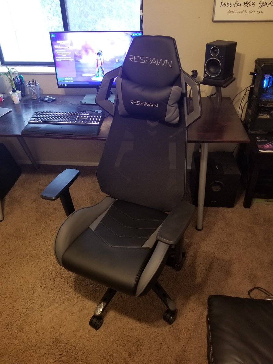 InkRobot's tweet photo. @FortniteGame @amazon @Target @Walmart new chair, who dis? https://t.co/GXq2pfZX7J