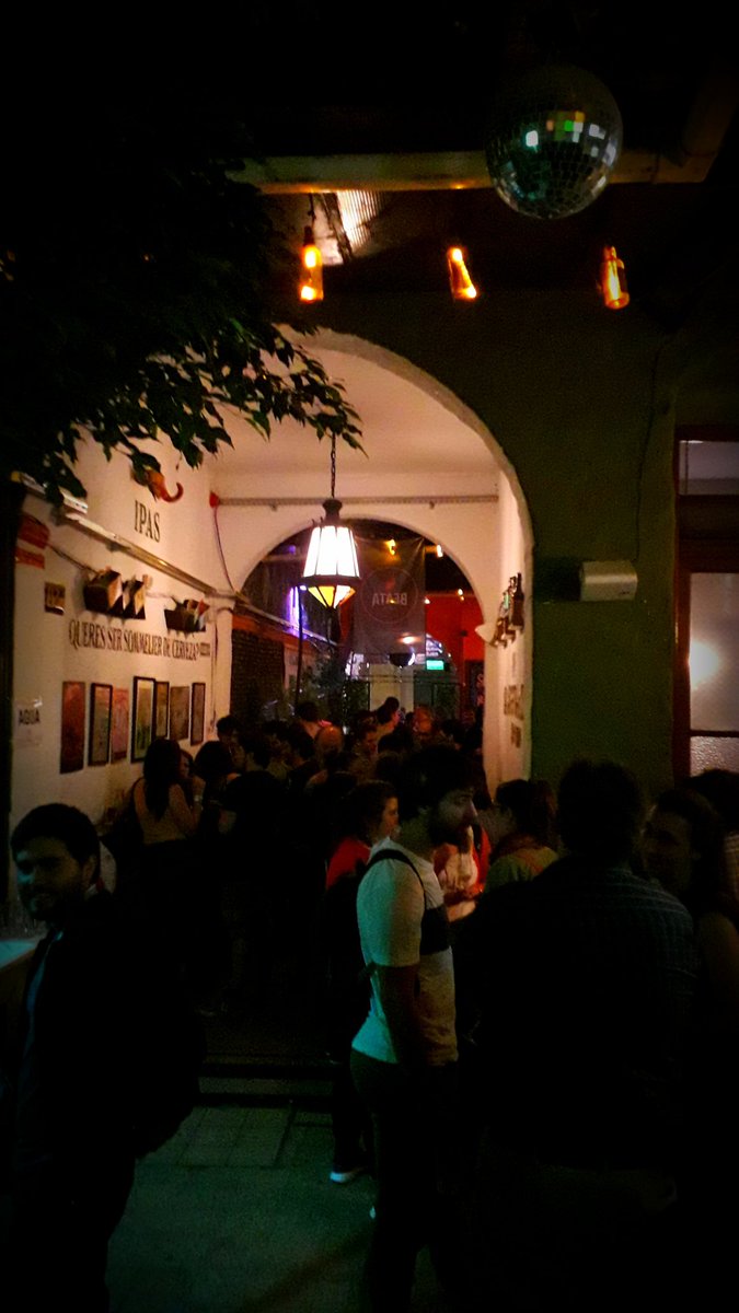 the_Node's tweet photo. Beer, pizza, music, people. #LASDB2019 conference dinner, Buenos Aires style. Wonderful atmosphere matching the whole tone of the conference! https://t.co/PZWBTccW8a
