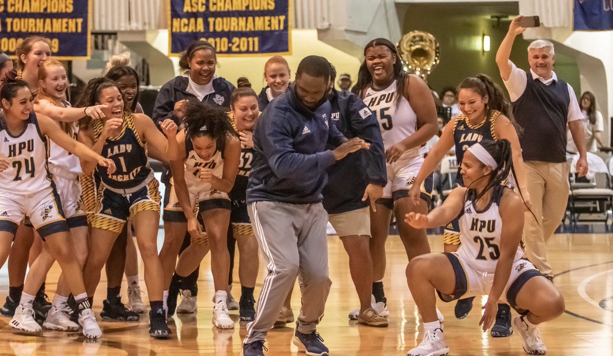 StaciOtts's tweet photo. Whoโs excited about basketball season @HPUmbsk @HPUwbsk @hpusports @_coachyak ๐ #StingEmHPU #jacketmadness https://t.co/vq4KCrNMaP