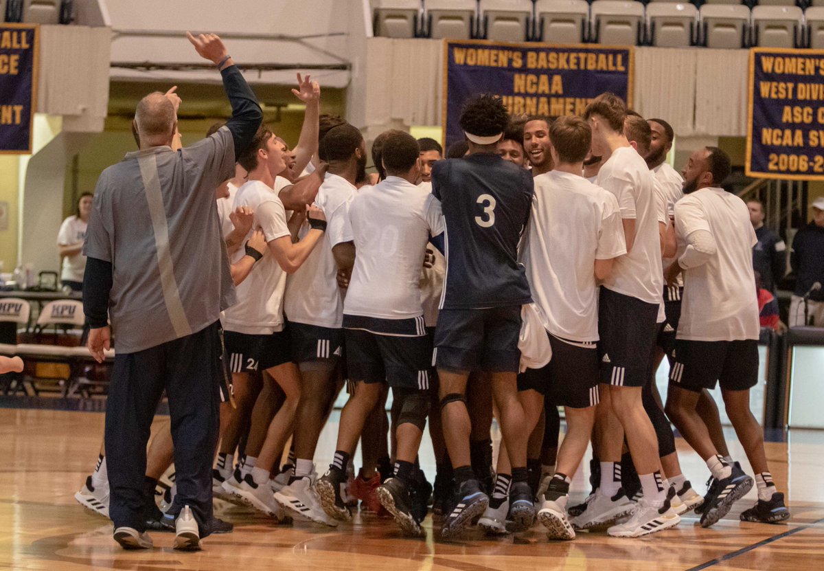 StaciOtts's tweet photo. Whoโs excited about basketball season @HPUmbsk @HPUwbsk @hpusports @_coachyak ๐ #StingEmHPU #jacketmadness https://t.co/vq4KCrNMaP