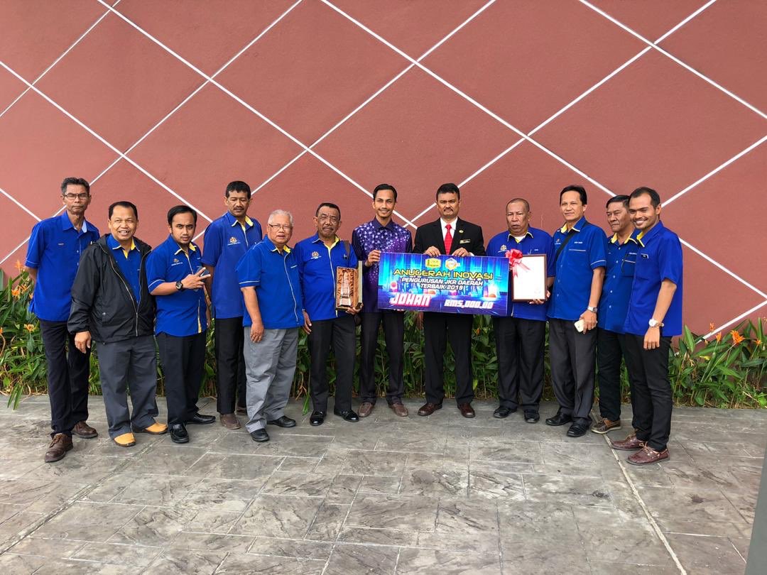 jkrmanjung's tweet photo. Sekalung tahniah Warga JKR Manjung telah dinobatkan sebagai Johan kategori Anugerah Inovasi Pengurusan JKR Daerah Terbaik Tahun 2019 @JKRPERAK @JKRMalaysia @MOWorks @irbalajkr @Roslan_AGhani https://t.co/tf1xTrbEss