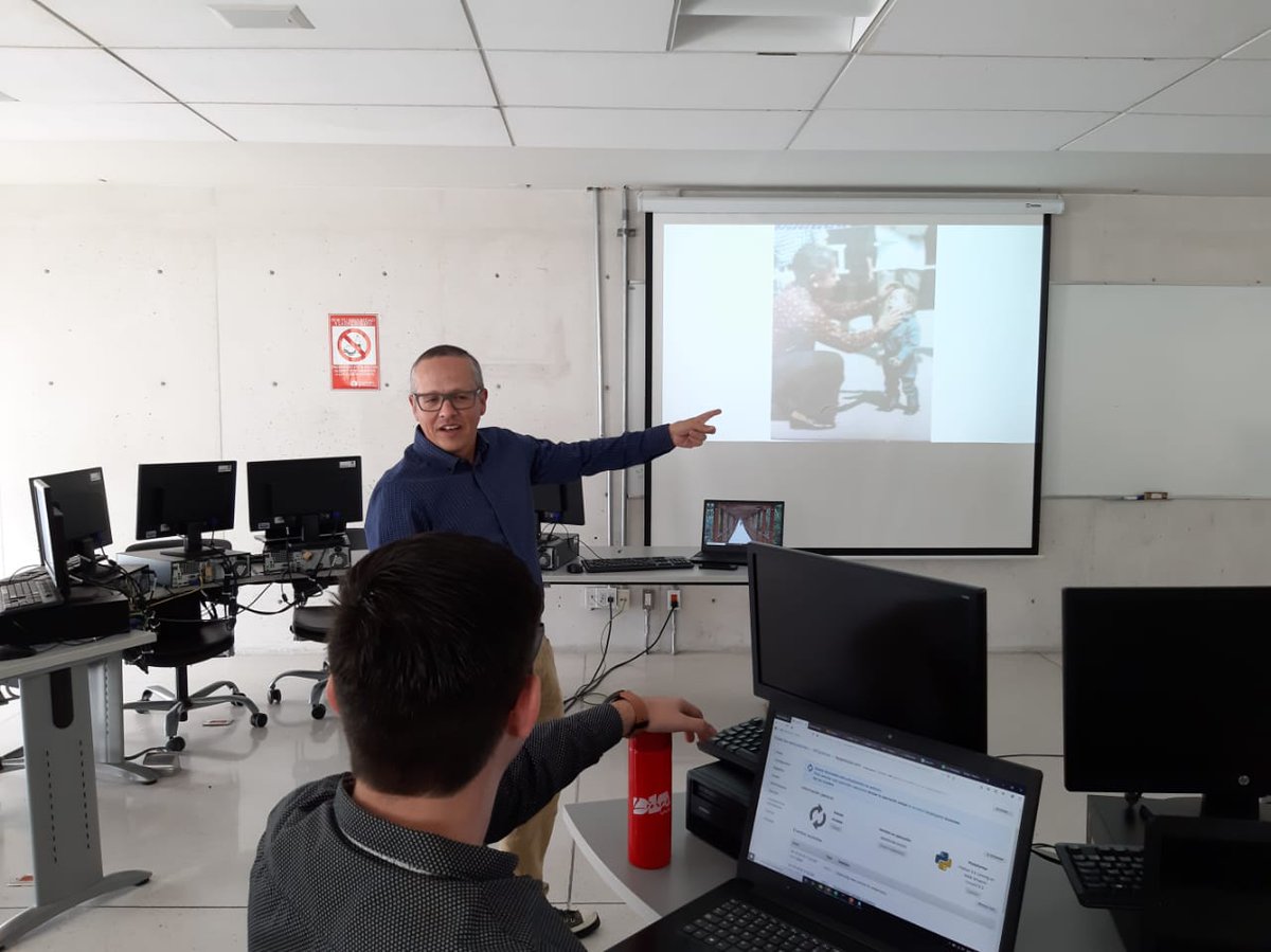 ehecdmx's tweet photo. #Dia3 de #Semanai #DashWord y ofrecer soluciones. 👨🏫👩🏫
Miguel Garza y David Blanc de @causaencomun ofrecieron una plática y explicación para resolver dudas y obtener resultados #api de #azure de #TextAnalitycs.
@EHEITESM @EDIAteccem @ITESMCEM #EHE #EIC #TecCEM @ConectaTECmx https://t.co/l35DrOi78X
