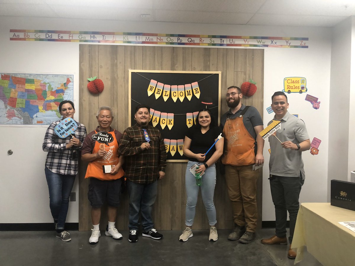 gutierrez1423's tweet image. Here’s the scoop of today’s class 🍎📚 Congratulations to Angelica on her $22k Bath Remodel💰 Big thanks to Sylvia and Ray for stopping by for a pk. #PacCentralSAW @DavidHoyTHD @FrankSASM2304 @OrmondLsormond @PaulKellyTHD  @lupeadiaz @ilokeyou @HVAC_RAY
