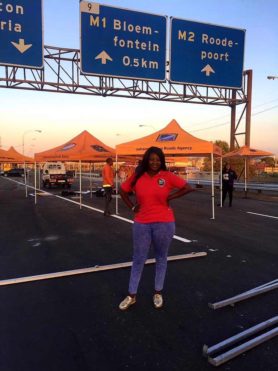 JulietJoseph_'s tweet photo. #M2Bridge Complete! It will be opened on the 4th of November @KayaTraffic #JHBTraffic https://t.co/CsSaxsmaYK