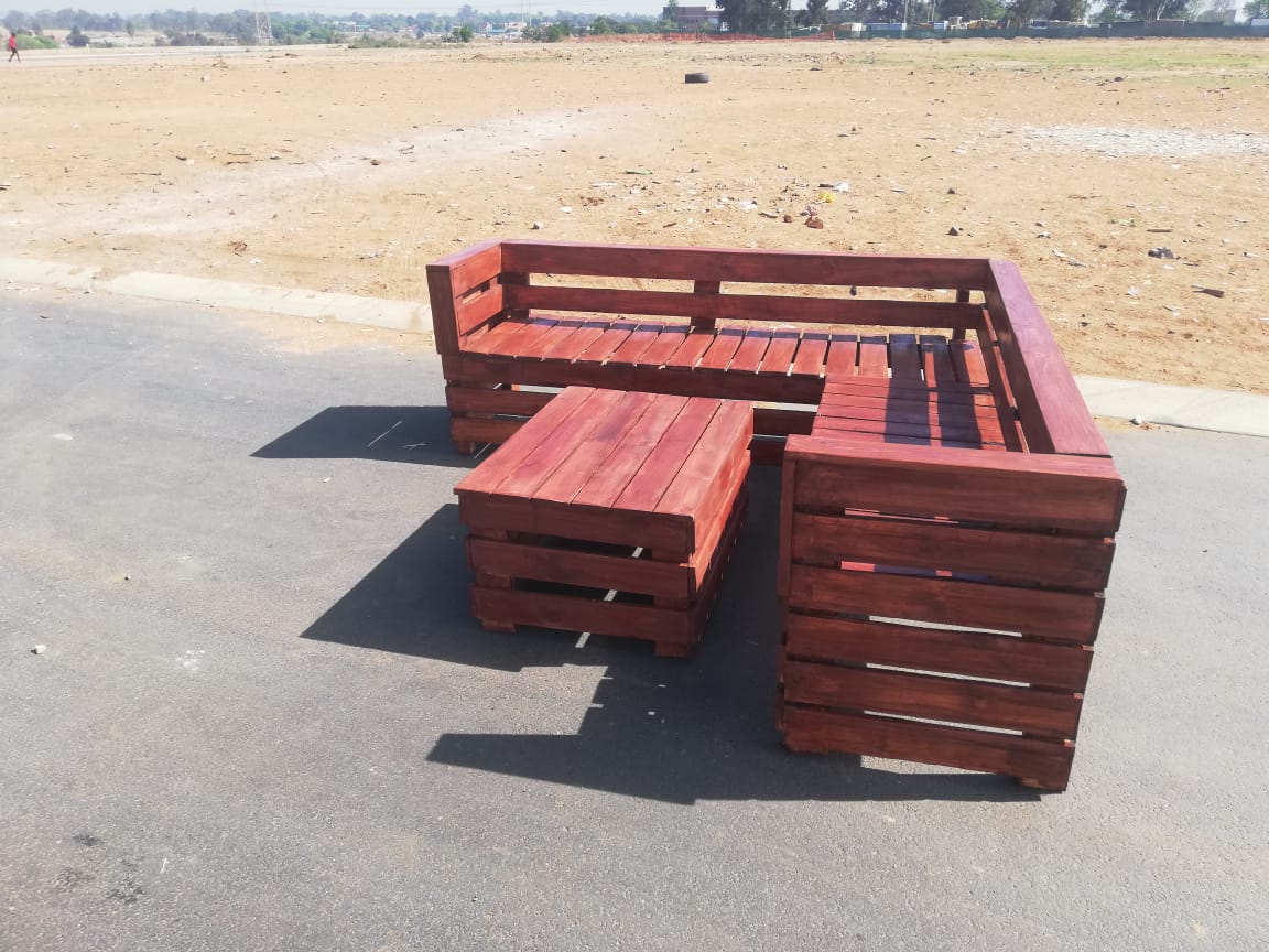 PalletFurnitur3's tweet photo. We manufacture wooden Furniture suitable for both indoors and outdoors use.
We based in Boksburg and we do delivery around Gauteng, Mpumalanga, North West and Limpopo
Call or whatsapp for orders
067 166 8736
071 773 8834 https://t.co/I4GxkcZrP6