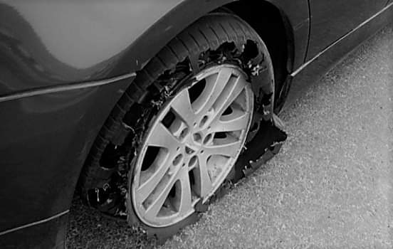 ThobelaFMYaka's tweet photo. #TFMDitlalemeso : Kgwedi ya dinamelwa e fihlile mafelelong, bontšhi bja dokotsi go begwa di hlolwa ke go šomiša di-tyre tša kgale. Naa o fetola di tyre morago ga nako ye kakang bjalo ka mootledi gona o leba di tyre thwii lebenkeleng goba o ipshina ge o reka tša go hlagaletšwa? https://t.co/S2wSnMkvGW