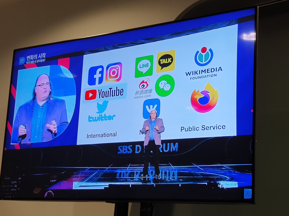 imjuhokim's tweet photo. Watching @EthanZ start his talk at #sdf2019 with how radio had become widespread, esp. as public service. Then he talks about how digital media is shaped by our individual and collective choices. https://t.co/x6c5d7yPUS