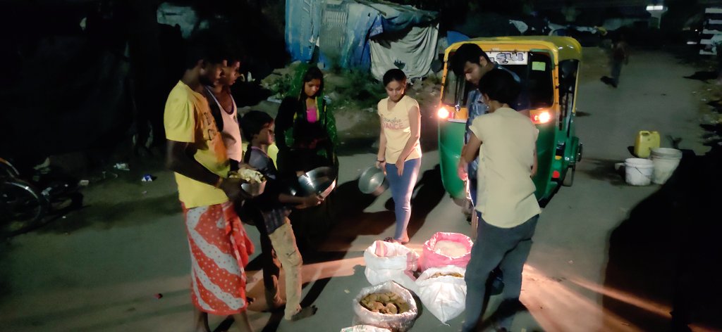 RACMehsana's tweet photo. For some a snack,
For some a day's MEAL. 😶

Date:- 30-10-2019, Wednesday.

Starting of the new year with our signature project "Food Distribution". https://t.co/f407GnswFA