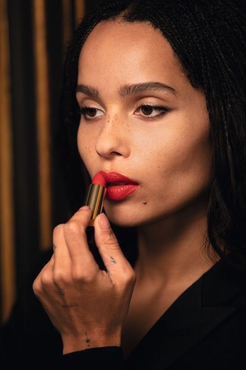 _GANDAGANDA_'s tweet photo. #GDGDReport หลังจาก โซอี้ คราวิตซ์ (Zoë Kravitz) ได้ร่วมงาน Yves Saint Laurent Beauté- YSL Thailand ออกแบบคอลเล็คชั่นลิปสติก โดยเลือกใช้โลโก้ YSL และปลอกของแท่งลิปสติกเป็นสีดำซึ่งได้รับแรงบันดาลใจมาจาก Niki Bag ซึ่งเป็นหนึ่งในกระเป๋าแซ็งต์ โลร็องต์ใบโปรดของเธอ
- ราคา 1,500 บาท https://t.co/qNwspF85yD