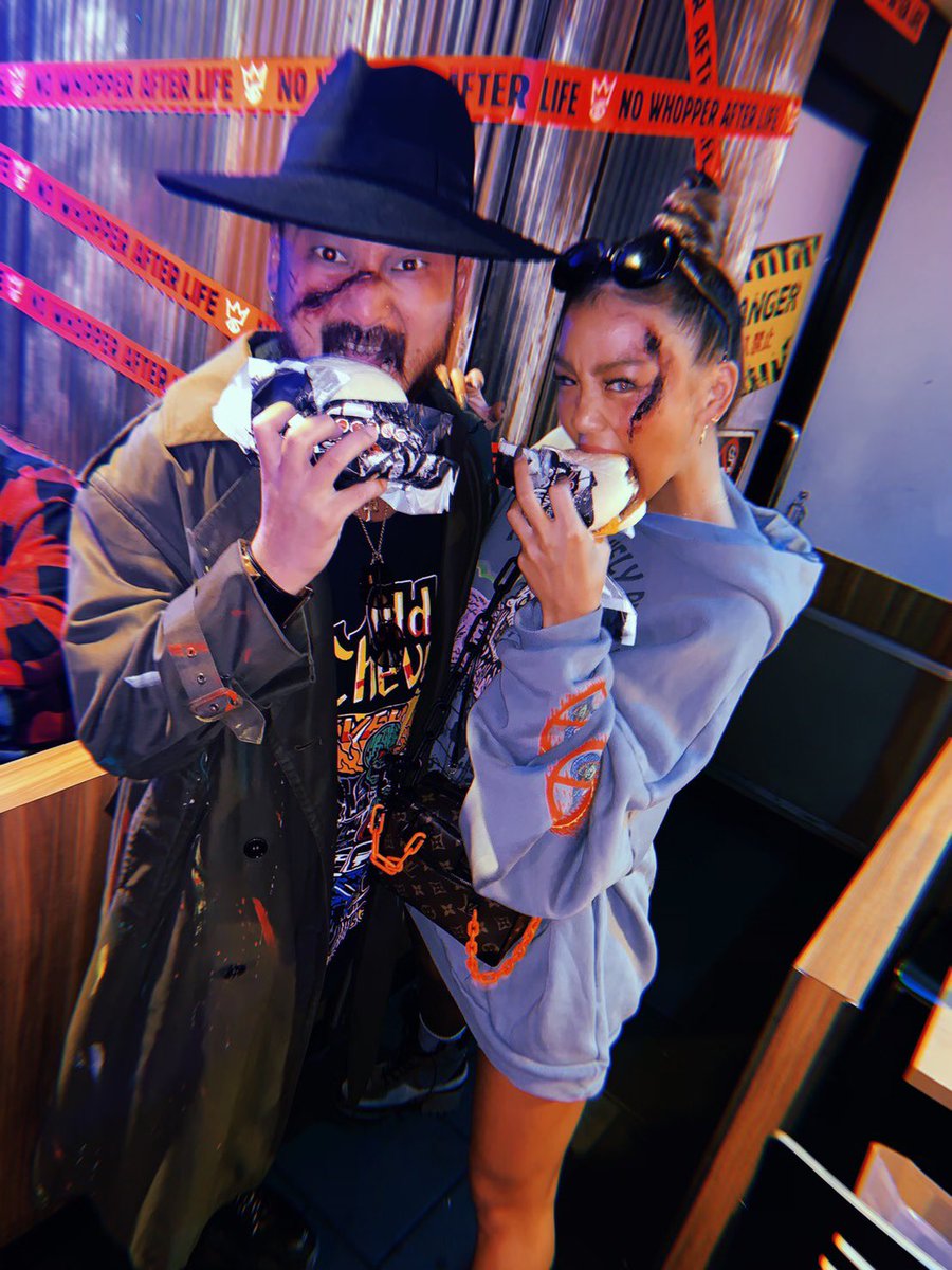 kogenatsu's tweet photo. Burger🍔King
Thanks for inviting me to pre-opening at Shibuya ghost store!! 👻
Halloween limited ghost whopper yum! 💕
@BURGERKINGJAPAN @burgerking
#burgerking #halloween #ghostwhopper
#shibuya #tokyo #バーガーキング #ハロウィン
#kogenatsu #焦げNATSU #こげなつ https://t.co/8l8ZfQnCYV