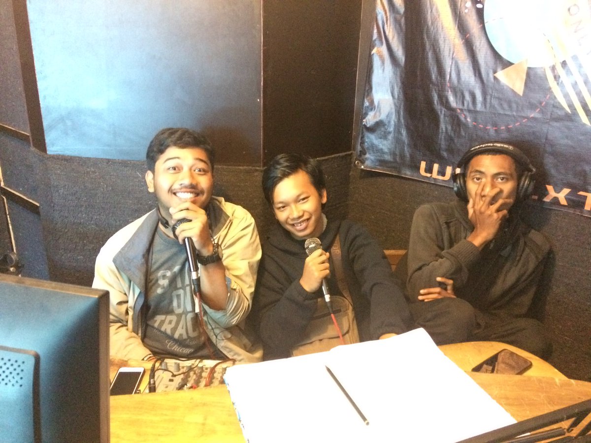 XT_RADIO's tweet photo. Kuy! Tips biar baikan setelah berantem sama si doi hahah di https://t.co/RFvyrFYvNh https://t.co/ra7KcTvdn9