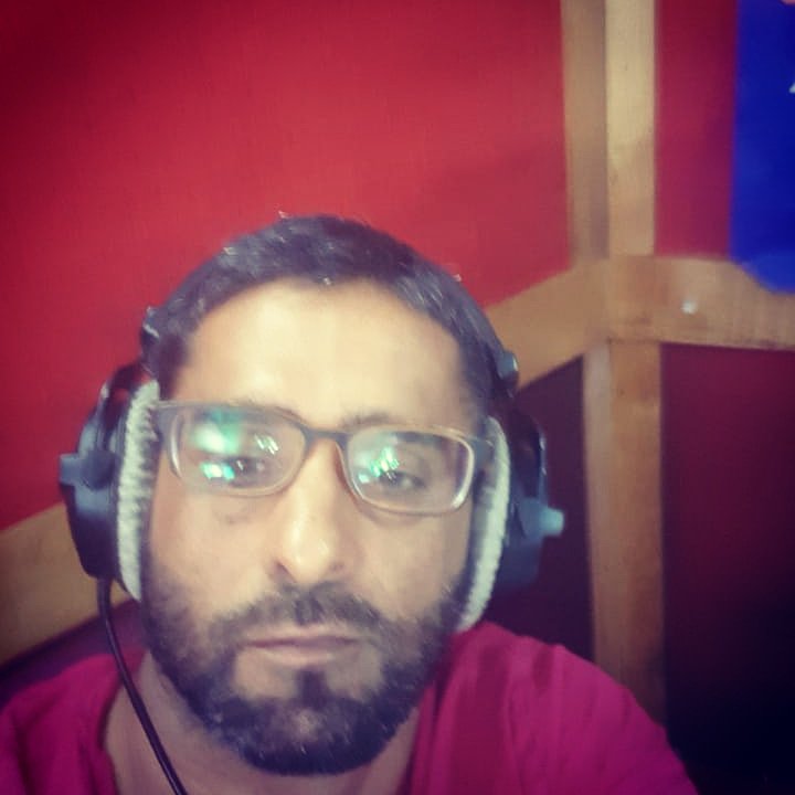 JunaV's tweet photo. Proud of this brother of mine. 26 hours on air and still going strong. #28HourChallenge #nohumanslimited #ynwa https://t.co/azqDalGkwM