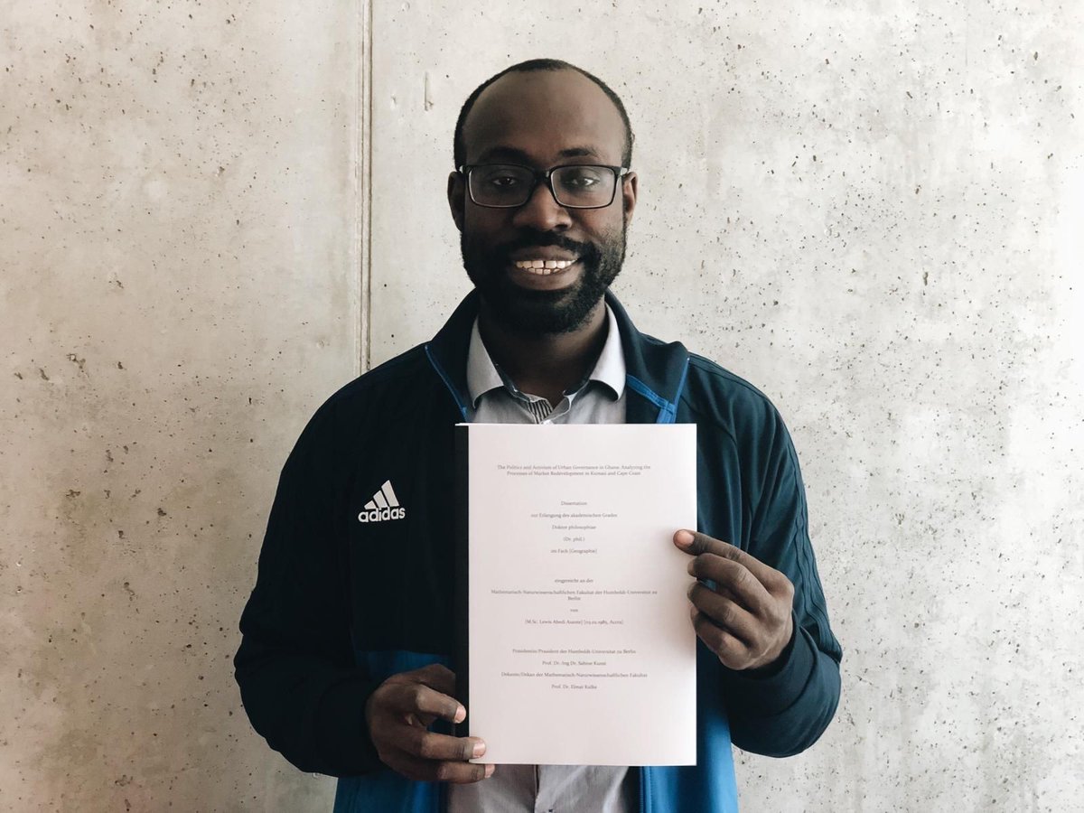 CONGRATULATIONS to our colleague @LewisAbedi on submitting his remarkable and profound Ph.D. thesis on 'The politics and activism of urban governance in Ghana' 👏 @HumboldtUni @DAAD_Germany #urbangovernance #phdlife