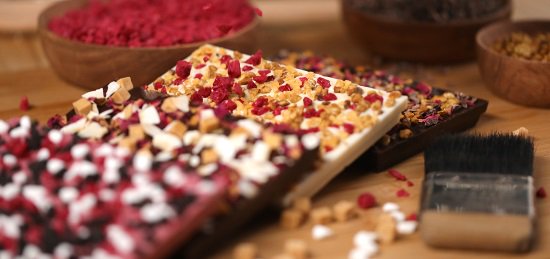 Luxury <a href="/KITKAT/">KITKAT</a>'s are here! Pick up a special edition bar or create your own with over 1500 flavour combos to try!! nestle.co.uk/en-gb/media/pr…