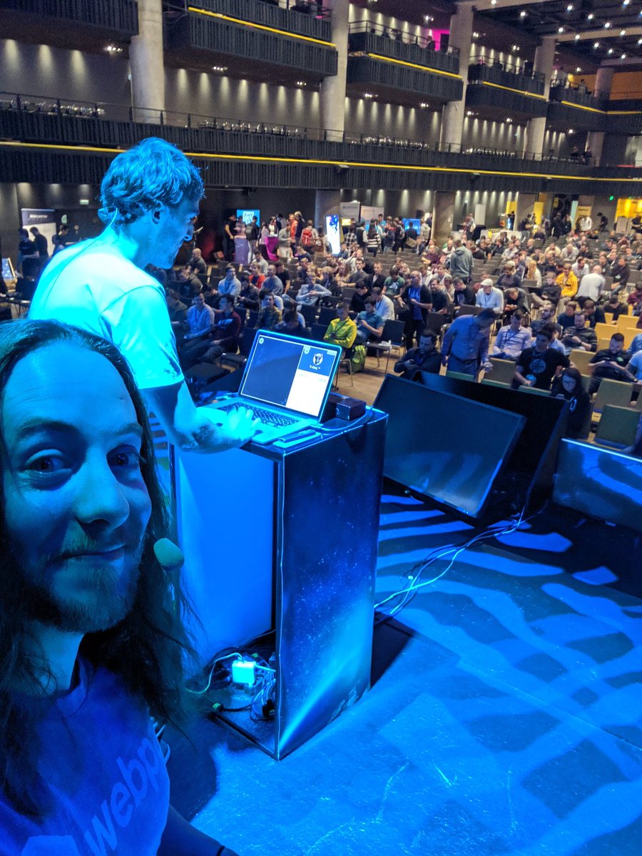 TheLarkInn's tweet image. Almost time to give our talk!!! Are you ready @Jhnnns? #webpack #GoReactive