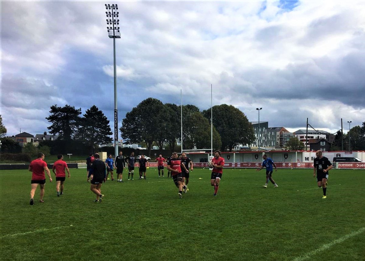big_degree's tweet photo. Nous remercions le club de @RouenNdieRugby  d'avoir choisi de collaborer avec les étudiants du #master ESAJ. 
Deux étudiants ont été accueillis en #stage, ce qui mènera certainement à de futures collaborations.🏈 https://t.co/iXXiAKQbAQ