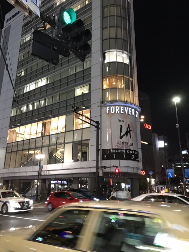 李ゑちゃん そのあと 今日が最終日の無印良品週間 新宿店に功徳を積みに行くかと新宿駅で降りたら タイトワンピース着たお若い西洋のご婦人の歯がドラキュラの牙だったわよ 渋谷に行くのかな