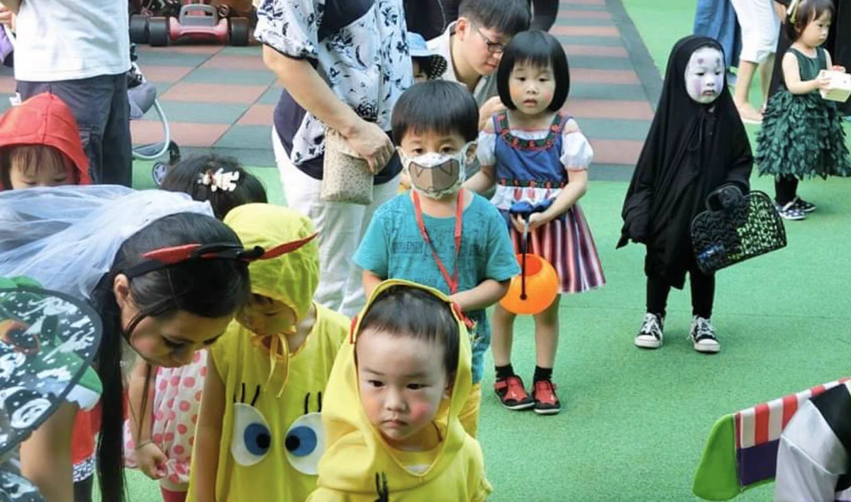 幼稚園のハロウィンパーティー！他の園児達から怖がられまくったカオナシちゃんが面白いww