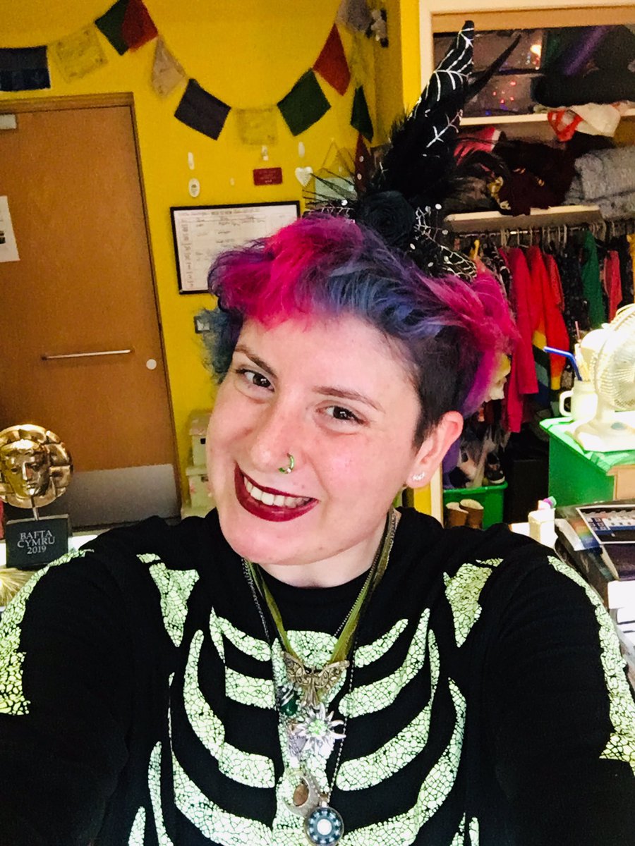 Amy_Claire_x's tweet photo. Well, if you’re going to have an operation on Halloween 🎃 you’ve gotta dress up, right?!
#happyhalloween🎃 #havinganoperationtoday #botoxinmybladderday #yougottadressup #yesimwearingfancydresstothehospital https://t.co/0muCCuiYs6