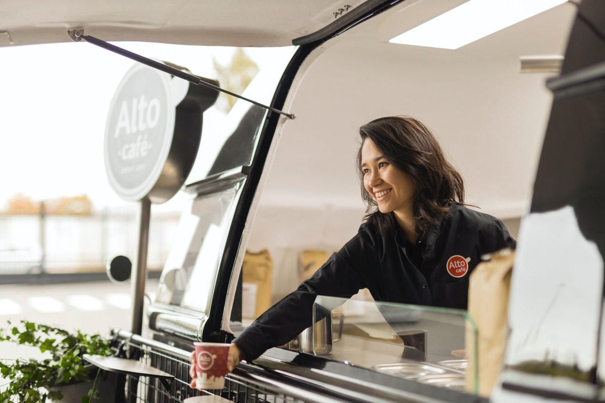 Dernière addition à la flotte de modules Alto café, ce nouveau format mobile achèvera avec succès un univers de corner à #café nomade et séduisant. Inspiré du mythique #Combi Volkswagen, c'est la nouvelle solution conviviale et sur-mesure pour animer tous vos espaces.