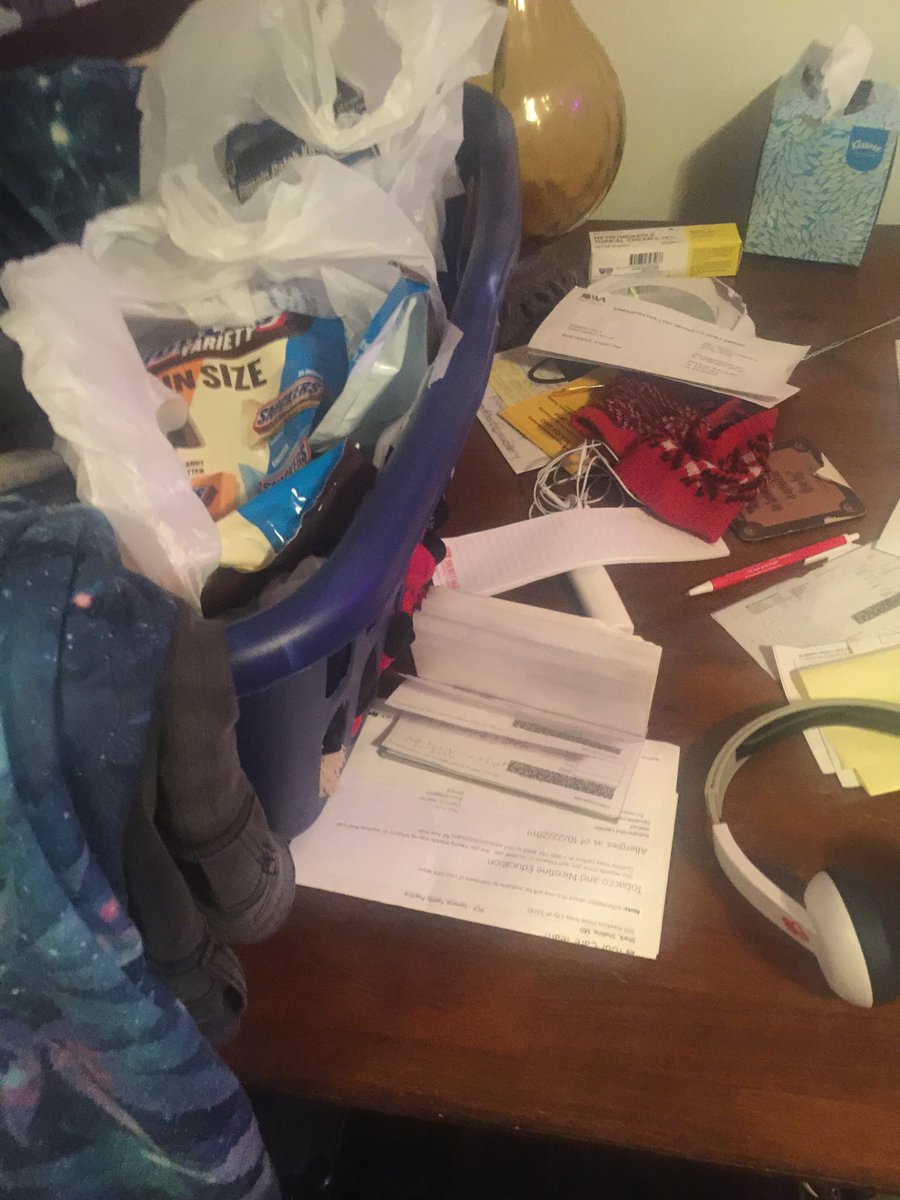iOWAjuanaRadio's tweet photo. #PhotoHuntChallenge 📸 #candies for #tricksgettreated @SNICKERS @Walmart #hoodie @iheartraving #htdenim @HotTopic #headphones @skullcandy @AppleMusic #kushcash 🌬#imoveair 👻🔮♾ #iam 🌚#moonman 👨🌾#PollinateHempProject 🖕#oi https://t.co/rOLQ26FgcD