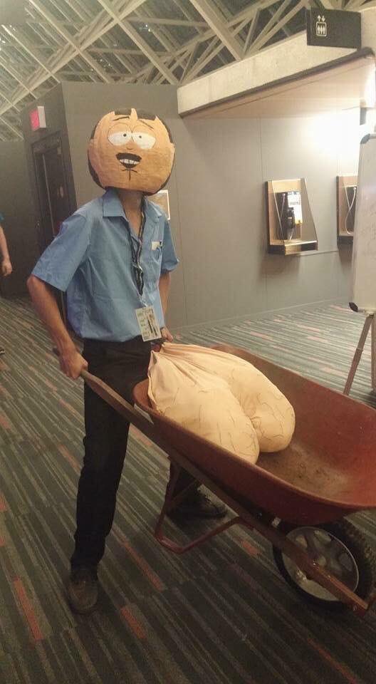 plinketyplink2's tweet photo. One of the best Halloween costumes I have ever seen. https://t.co/PDs9nzcoHu