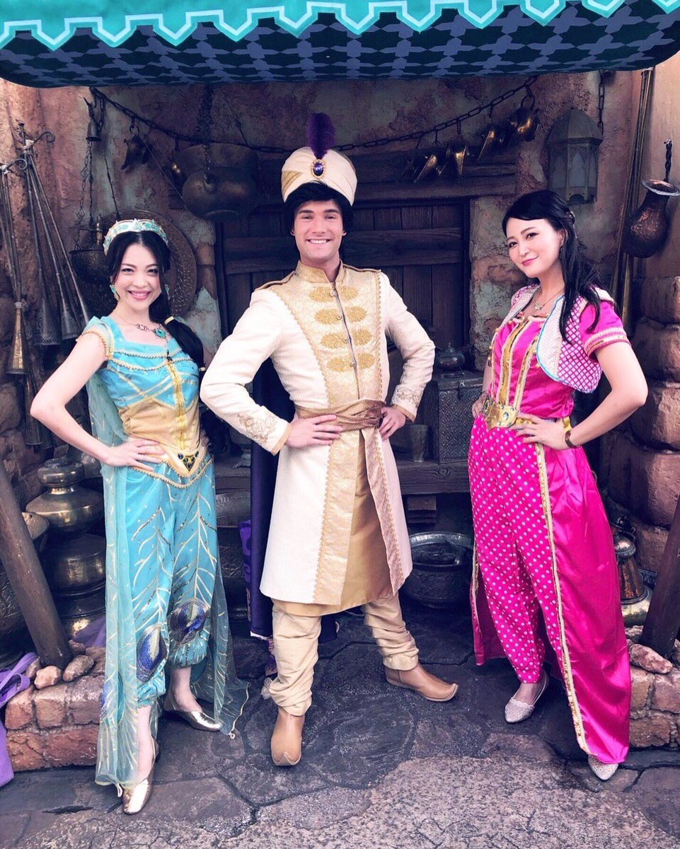 Asukasax ハッピーハロウィン 少し前ですが Dハロ仮装 実写アラジンのスピーチレスジャスミンです 友達の孔雀ジャスミンとwジャスミンしてたらアラジンと写真撮れました Dハロ仮装 アラジン スピーチレス ジャスミン Tds 東京