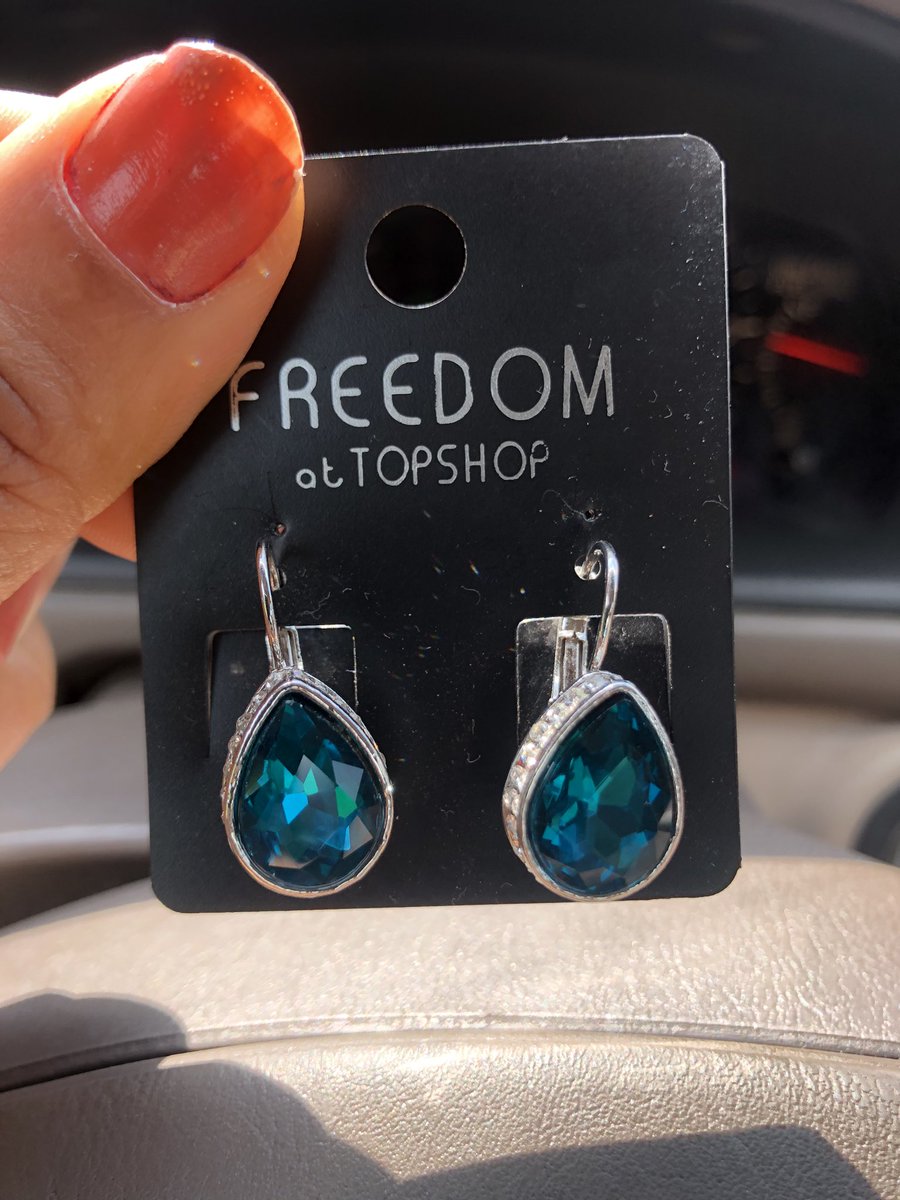 oakstyleng's tweet photo. Stylish & Simple but Statement making earrings
Why don't you treat yourself to these babies 😍
Price: N2,000 each
Send a DM to order
#OAKstyle
@joy_sukykash @_Jentastic_ @Lusshh_ https://t.co/CHxl9rEz7I