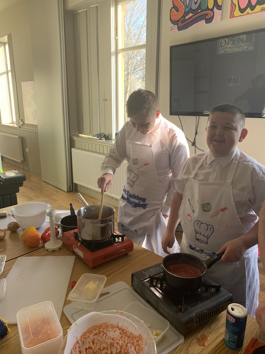 RAPositivePath's tweet image. Lewis B and Lewis S currently making the sauce for their pasta bake. Lewis S acting like a professional adding his ingredients!  @SWCC7