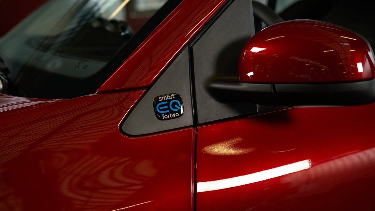 smart_worldwide's tweet photo. [Stromverbrauch (kombiniert): 16,8–14,2 kWh/100km | CO2-Emissionen: 0 g/km | https://t.co/uhxbow9ixO | #smartEQfortwocabrio]

Keeping you on the road morning, noon and night. https://t.co/td1EfR4RJQ