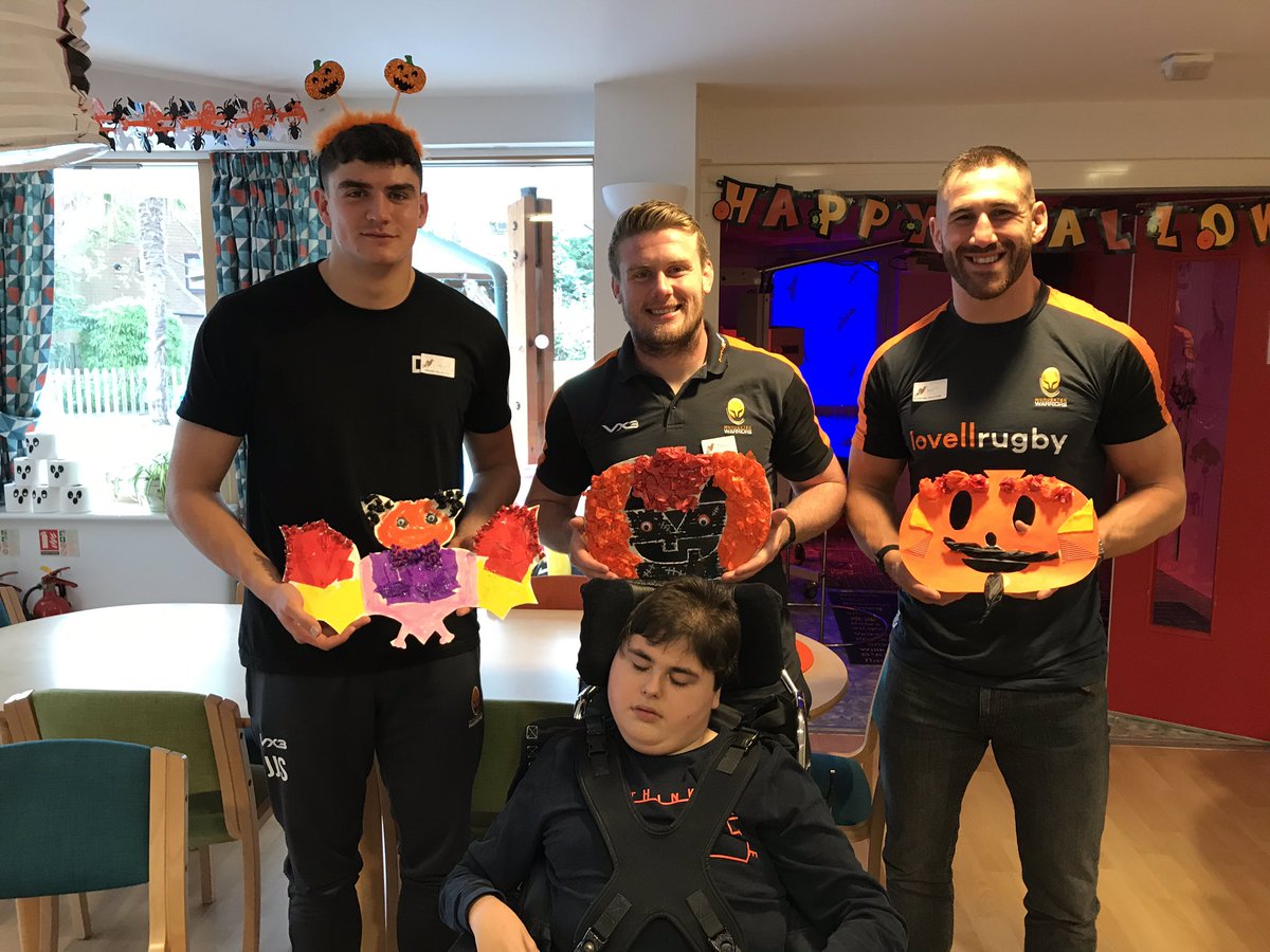Spooktacular Halloween craft session with <a href="/WorcsWarriors/">Worcester Warriors</a> at Acorns today! 

Which is your favourite design? 🎃 🦇 

<a href="/NiallAnnett2/">Niall Annett</a>